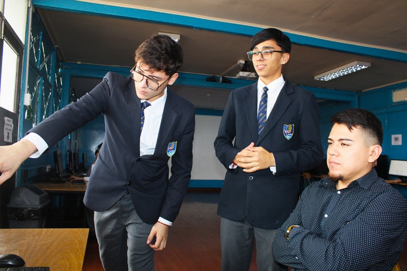 Estudiantes presentaron proyectos tecnológicos para aportar soluciones al colegio