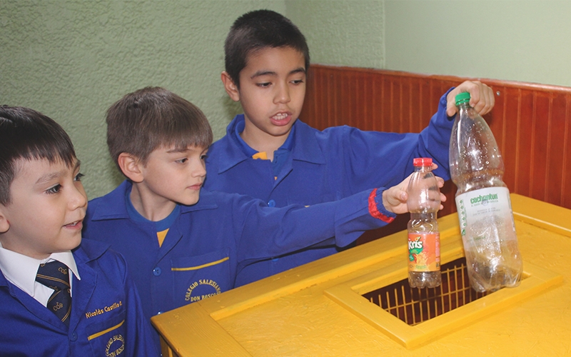 Colegio Don Bosco de Iquique Inaugura Receptores de Botellas Plásticas en el Día Mundial del Medio Ambiente