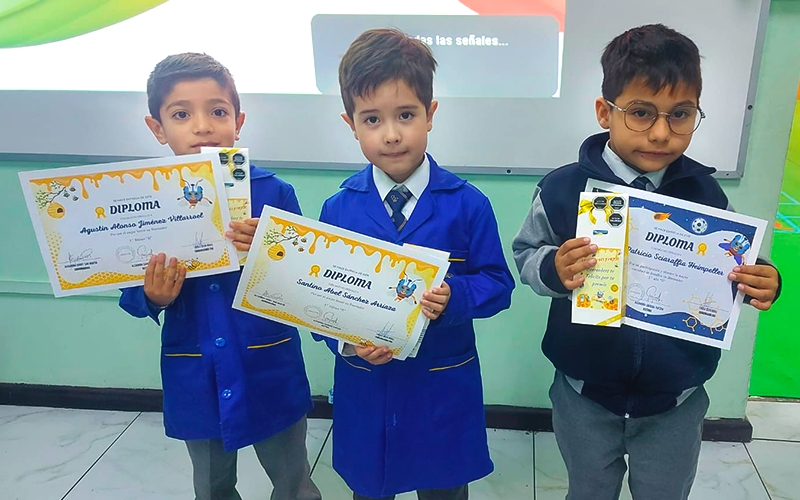 Estudiantes destacados en premiación Beereaders